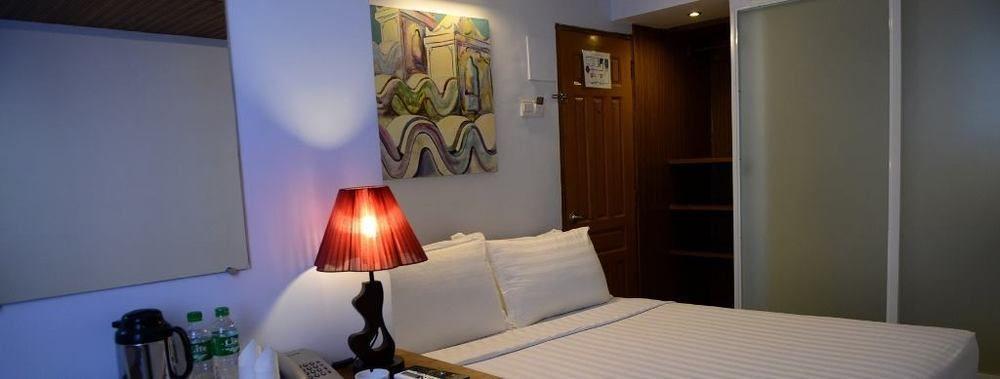 New Yangon Hotel Extérieur photo